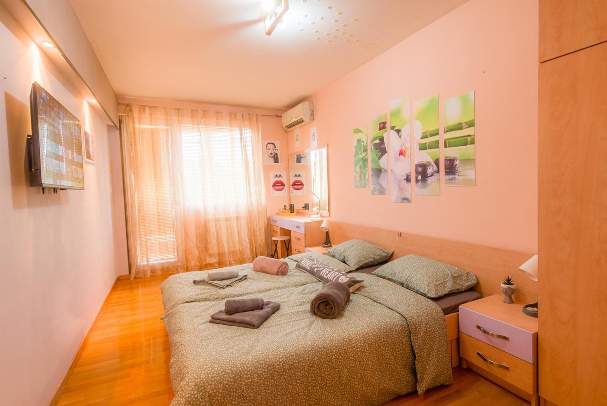 Center Spacious With Ac And Free Underground Parking Appartamento